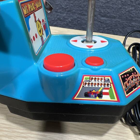 Vintage Namco 1982 Ms Pac-Man 5-in-1 TV Plug in Play Games Joystick Jakks - Picture 5 of 10